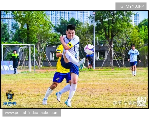 米兰内洛训练基地开放日，千名球迷参与青少年足球互动